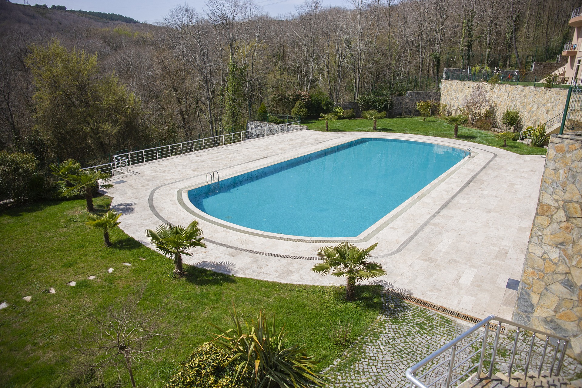 Entretien piscines Roquefort-les-pins projets sur mesure